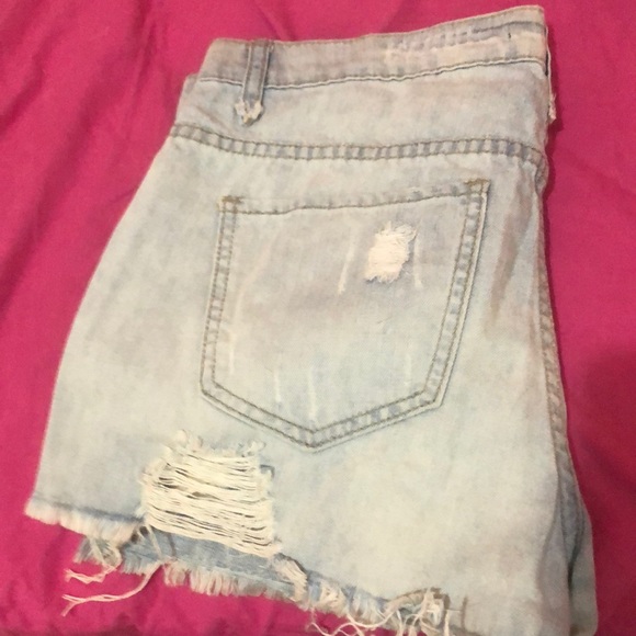 Denim ripped shorts - Picture 3 of 3